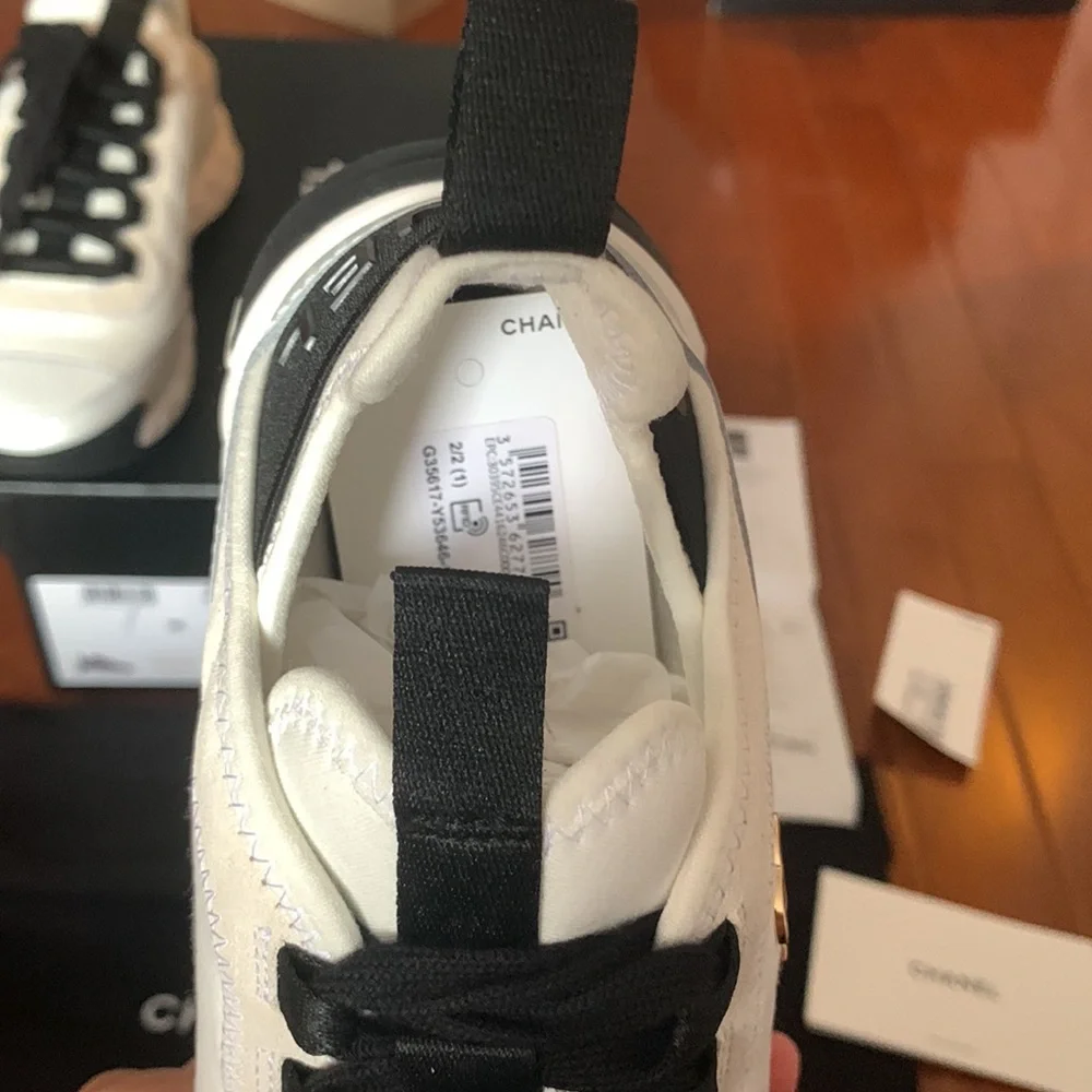 Never worn white 100 percent authentic Chanel sneakers - Picture 4 of 10